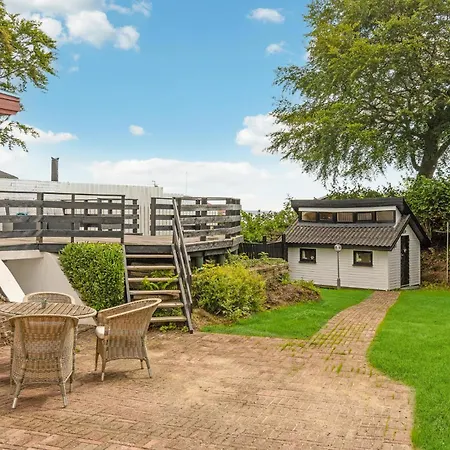 Semesterbostad Lovely In With Kitchen